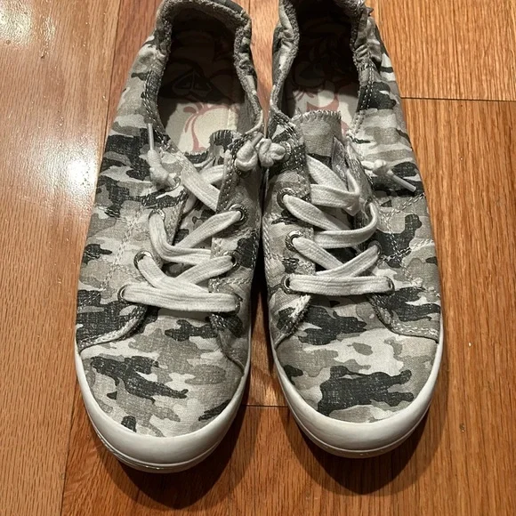 Camouflage Roxy Shoes - Picture 1 of 4